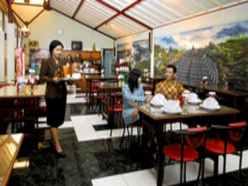 โรงแรมเมอร์เดกา มาดิอุน ภายนอก รูปภาพ