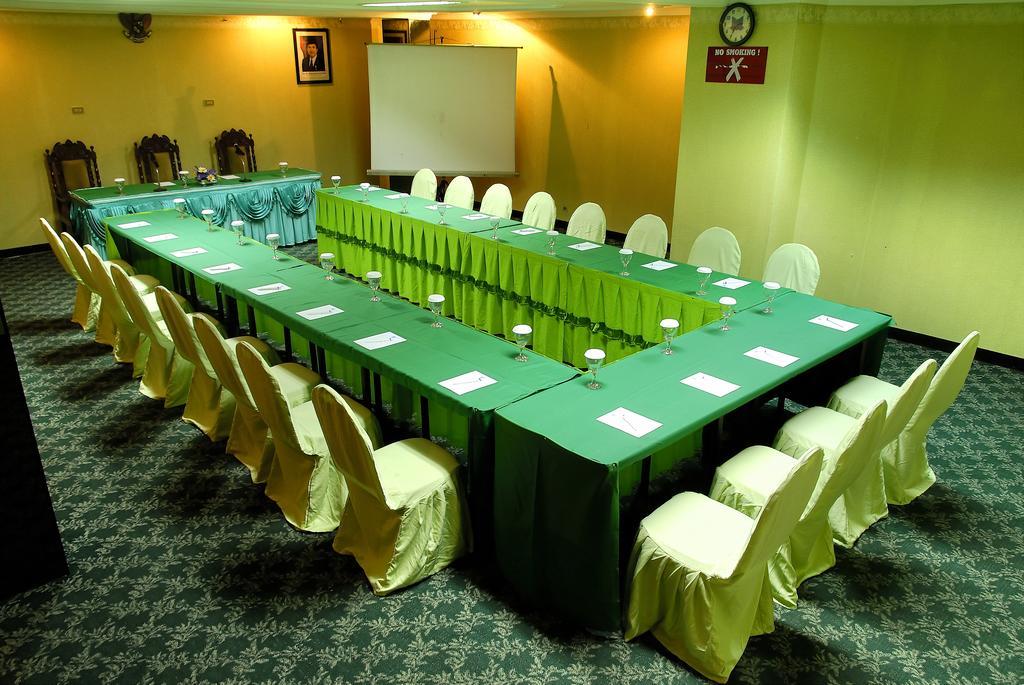 โรงแรมเมอร์เดกา มาดิอุน ภายนอก รูปภาพ